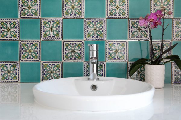 mixed tile set bathroom with an orchad